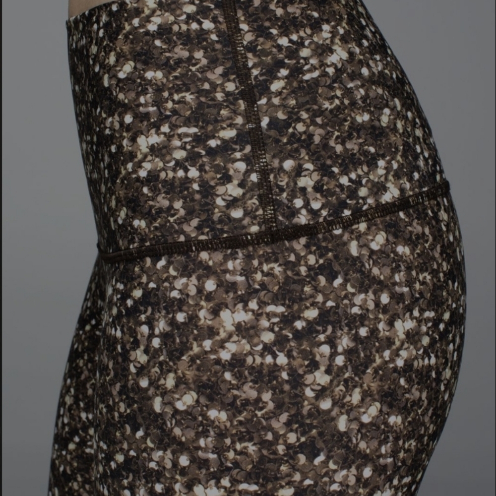 Lululemon sequin pattern tights - Picture 7 of 7